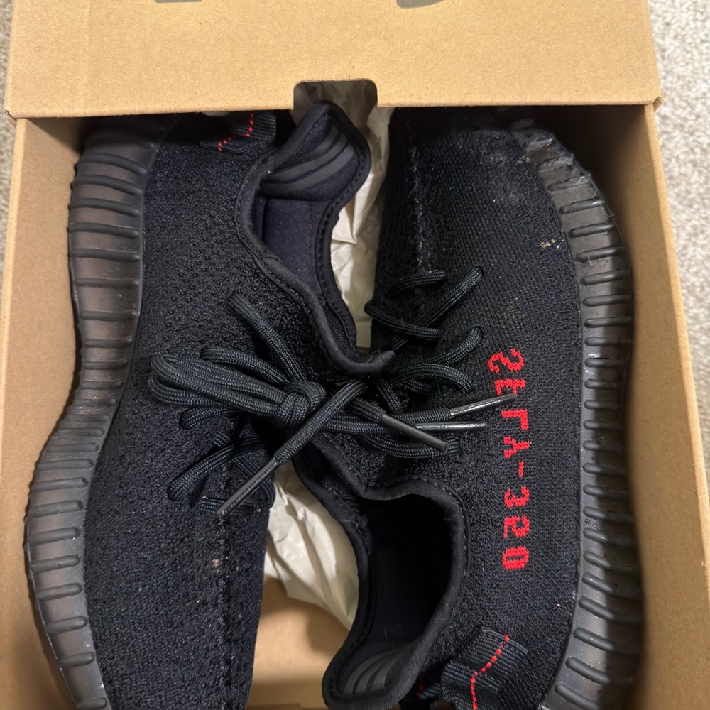 Yeezy Boost 350 v2 Bred